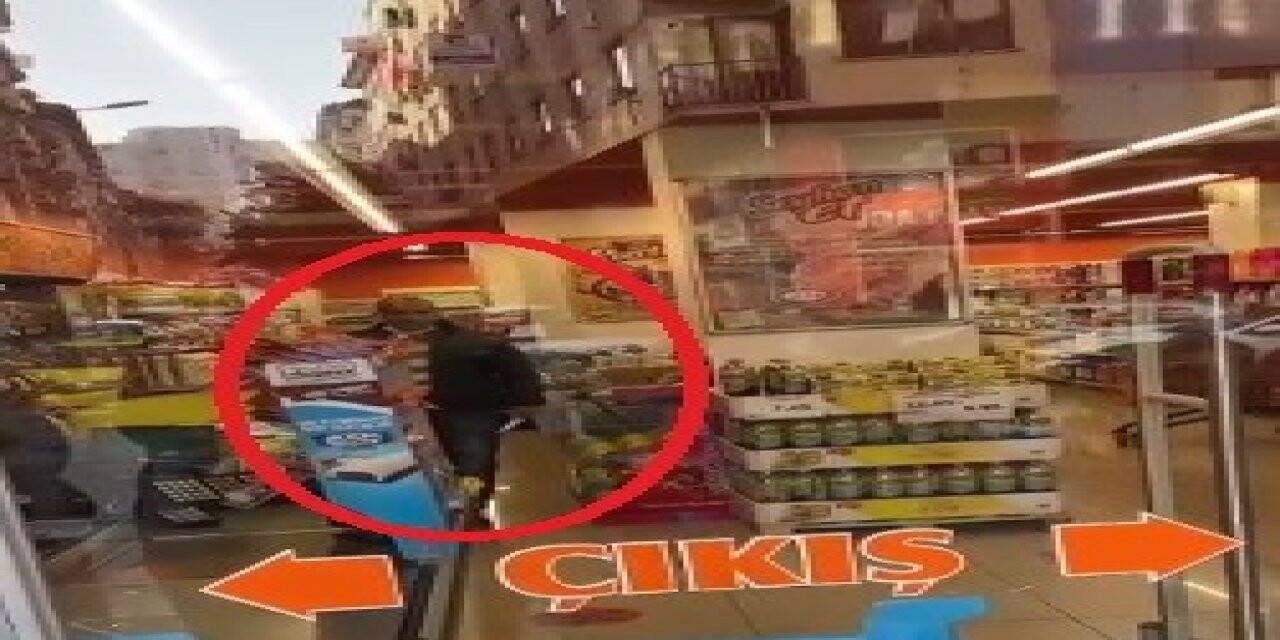 Markette bıçaklı şahıs paniği