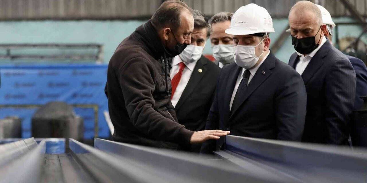 Bakan Varank, Karabük’te Organize Sanayi Bölgesi’ni gezdi