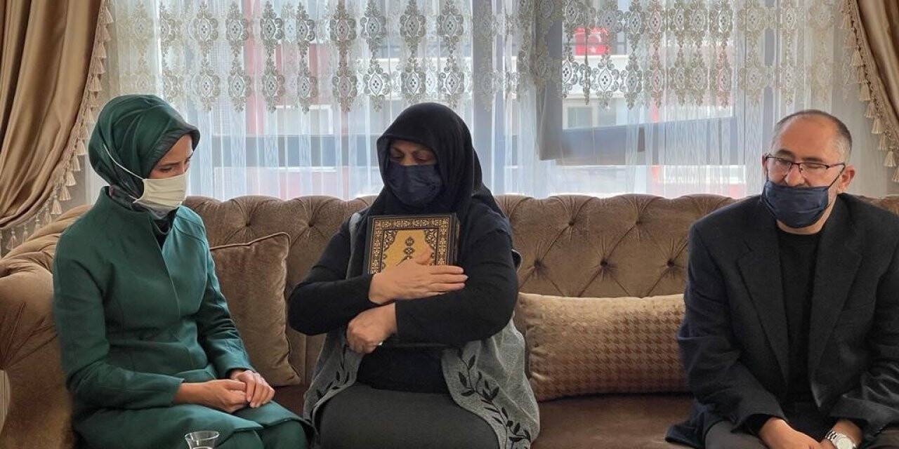 Sümeyye Erdoğan Bayraktar’dan Başak Cengiz’in ailesine taziye ziyareti
