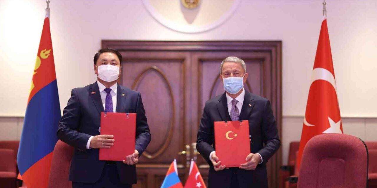 Milli Savunma Bakanı Akar, Moğalistanlı mevkidaşı ile görüştü