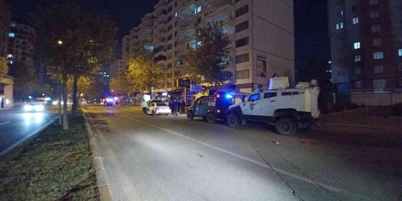 Diyarbakır’da otomobil çocuğa çarptı, akrabaları otomobile saldırdı