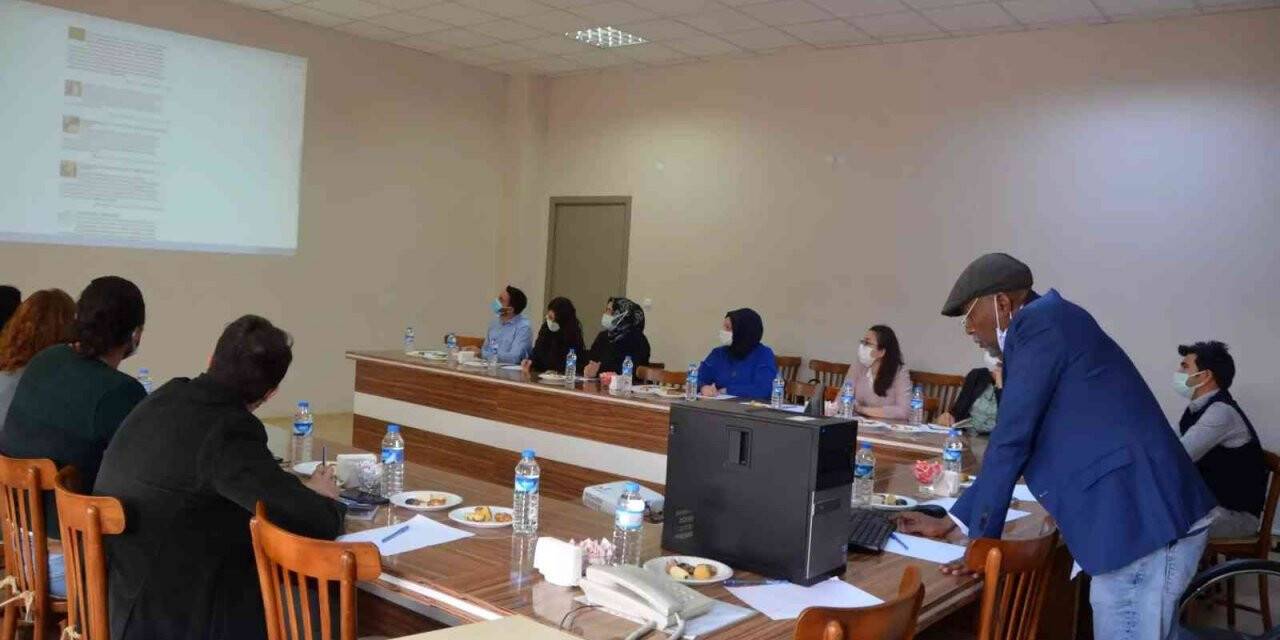 EBYÜ’de “Eğitim Sosyolojisi ve İsveç’te Göçmenlerinin Entegrasyonu” temalı söyleşiler gerçekleştirildi
