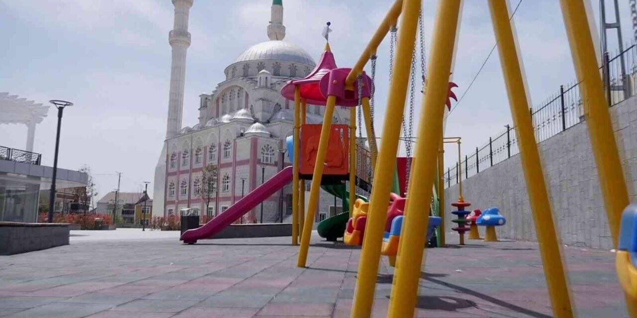 Arnavutköy Nenehatun Meydanı coşkuyla açıldı