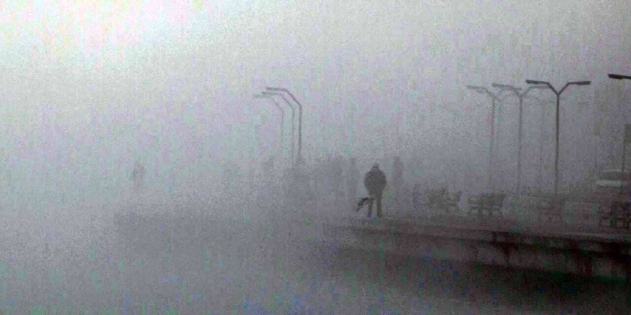 İstanbul Boğazı siste adeta kayboldu