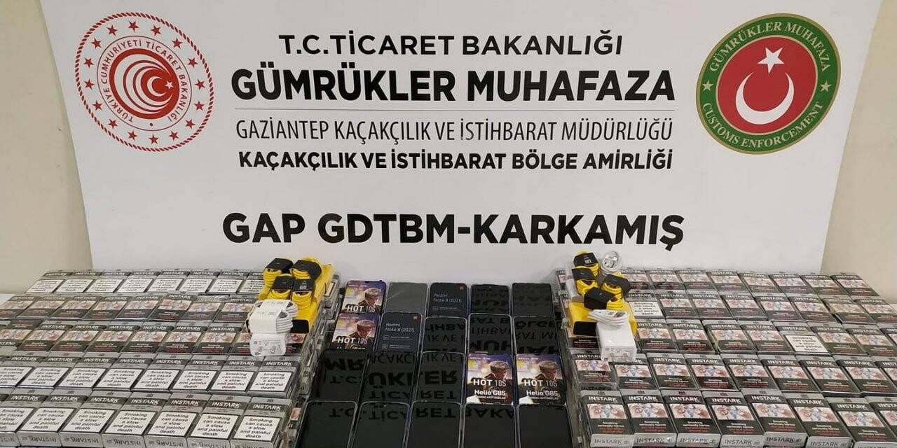 Sınır kapısında sigara ile kaçak telefon yakalandı