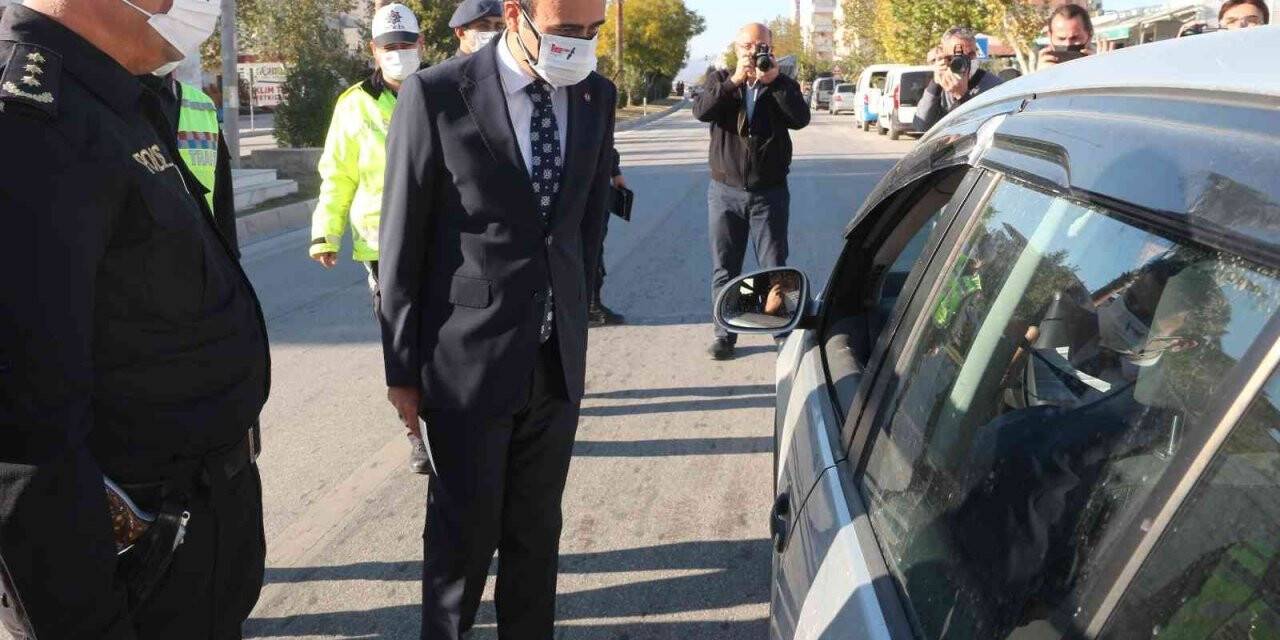 Kaymakam Bingöl, sürücülere ve yolculara emniyet kemerinin önemini anlattı