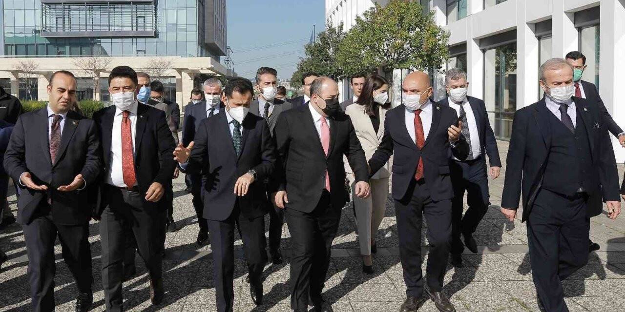 Bakan Varank: "Türkiye’de 2 milyon araç üretme kapasitesi var”