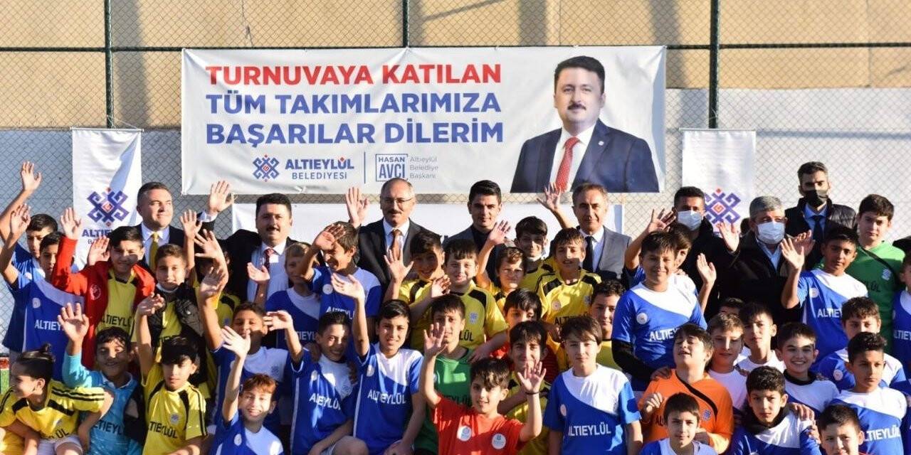 Altıeylül Çocuk Futbol Turnuvası’nda ödül töreni