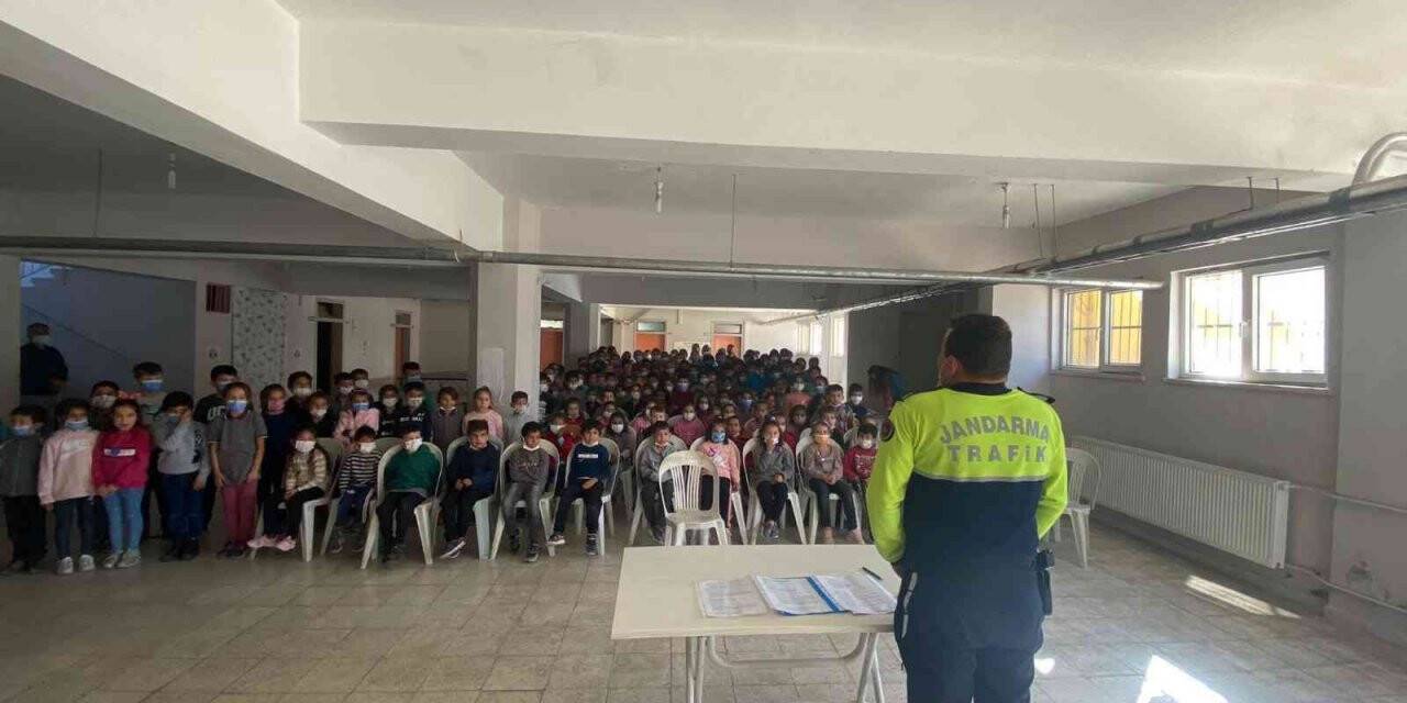 Jandarmadan emniyet kemeri farkındalık eğitimi