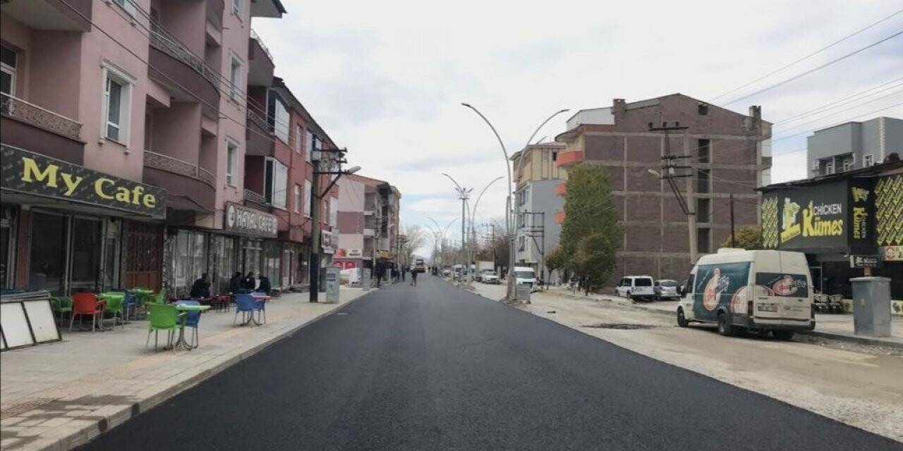 Özalp ilçesinde asfalt çalışması