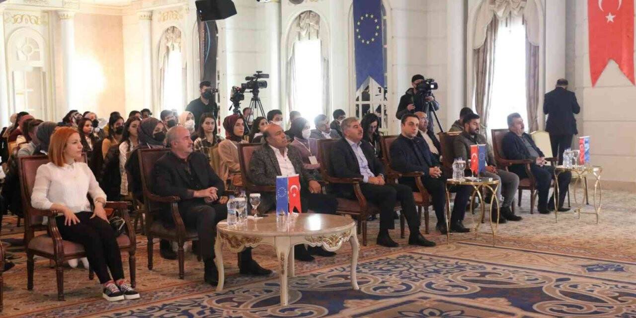 Van’da “AB-Türkiye Gençlik İklim Formu” düzenlendi