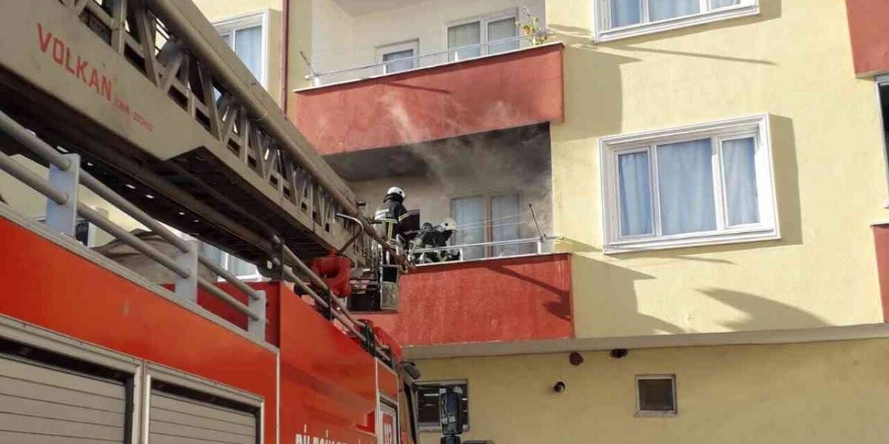 Üst kattan atılan sigara izmariti yangına sebep oldu