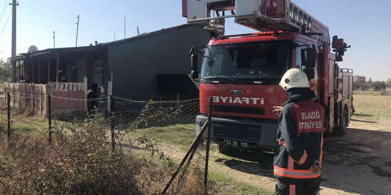 Elazığ’da ev yangını: 1 kişi dumandan etkilendi