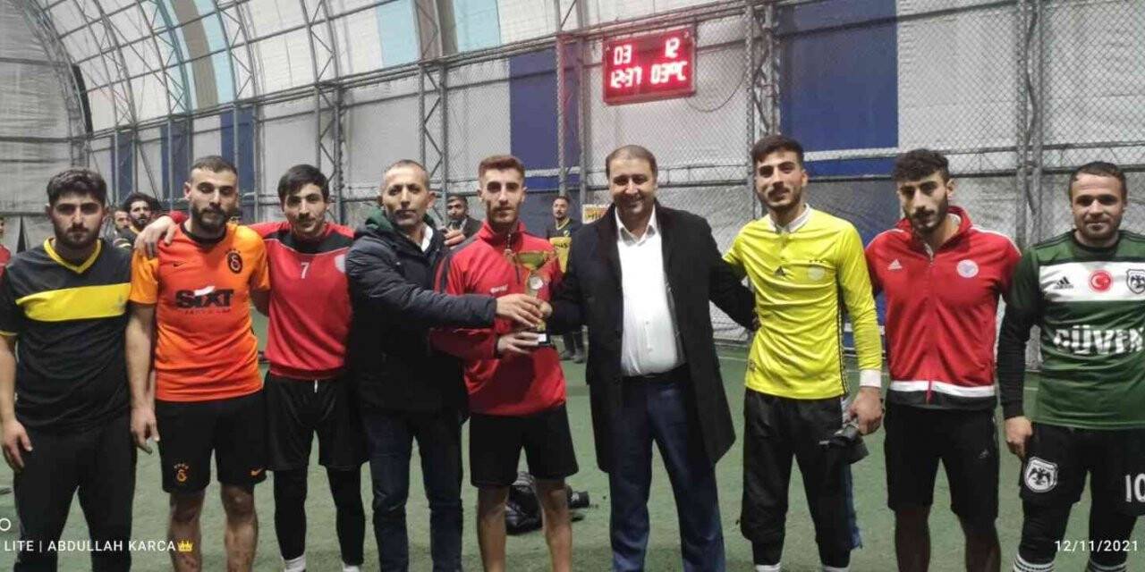 Bahçesaray’da futbol turnuvası