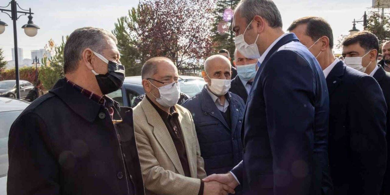 Cumhurbaşkanı Erdoğan, Adalet Bakanı Gül’ün ziyaret ettiği Başak Cengiz’in anne ve babasıyla telefonda görüştü