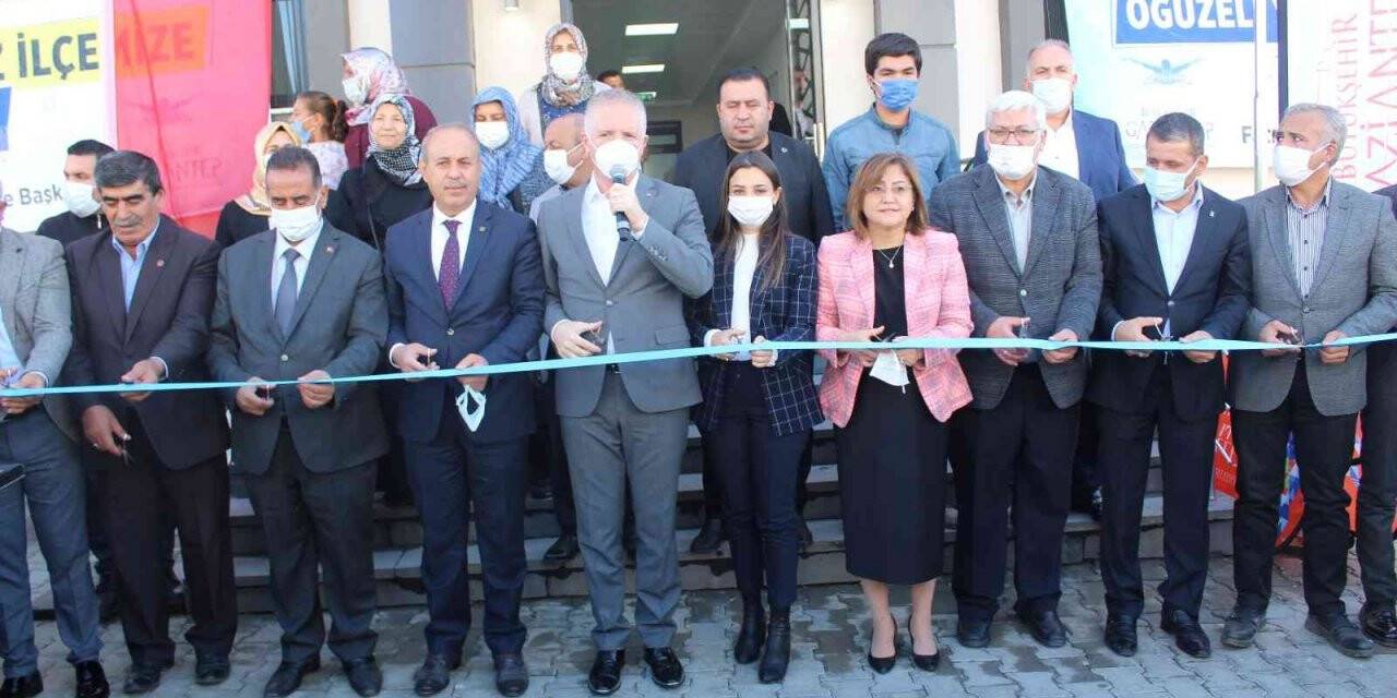 Oğuzeli Yüzme Havuzu’nun açılışı yapıldı
