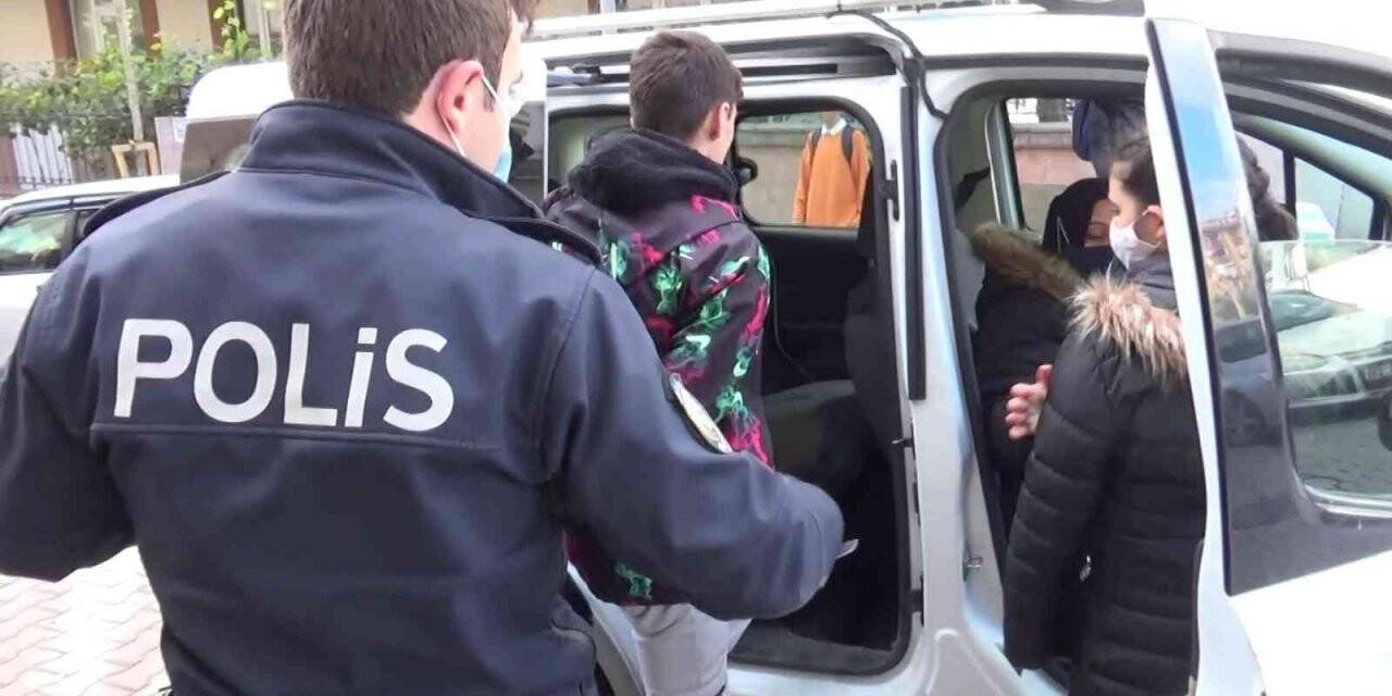 Sultangazi’de öğrencileri bıçakla gasp eden 3 çocuk yakalandı