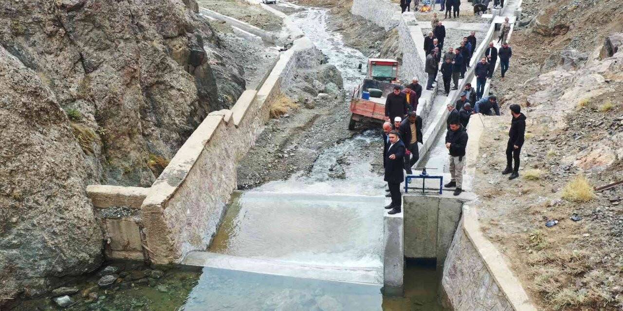 Başkale’de 6 mahalle arazi suyuna kavuştu