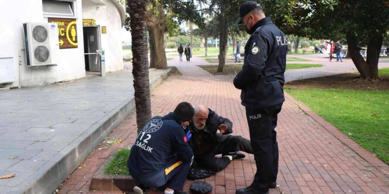 Parkta baygın halde yerde yatan şahıs hastaneye kaldırıldı