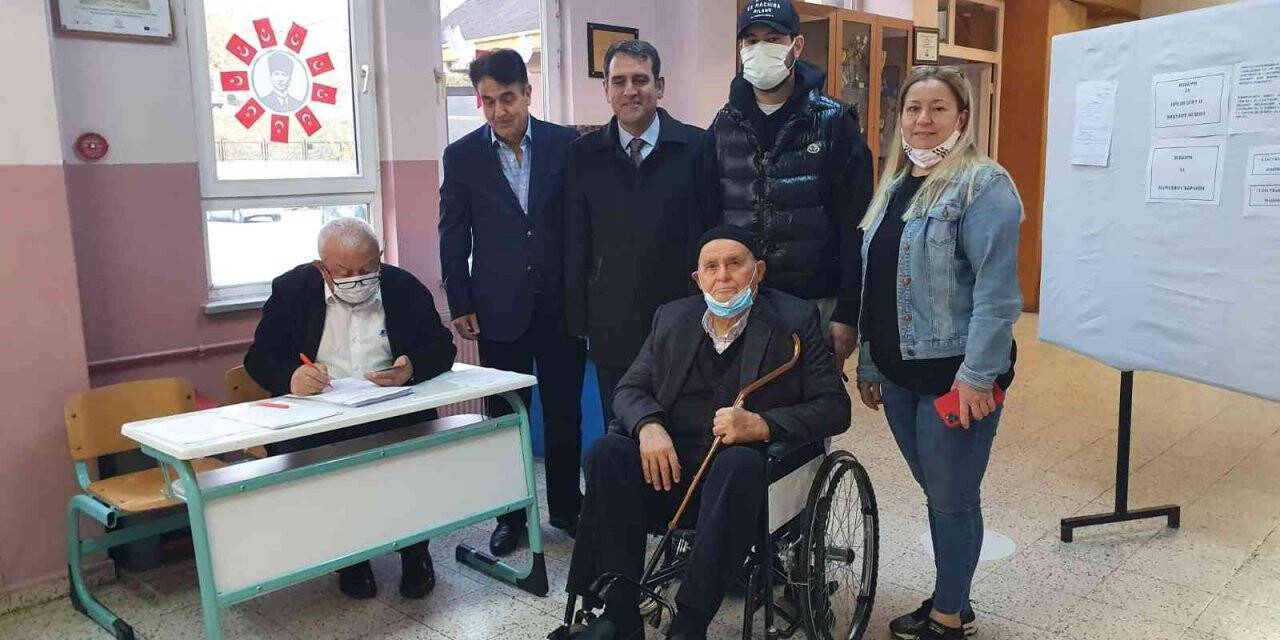 Bursa’da yaşayan hayırsever işadamı kendi yaptırdığı okulda oyunu kullandı