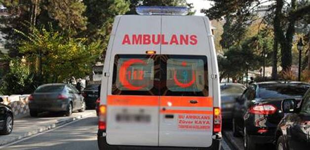 Ambulansta üçüz doğurdu