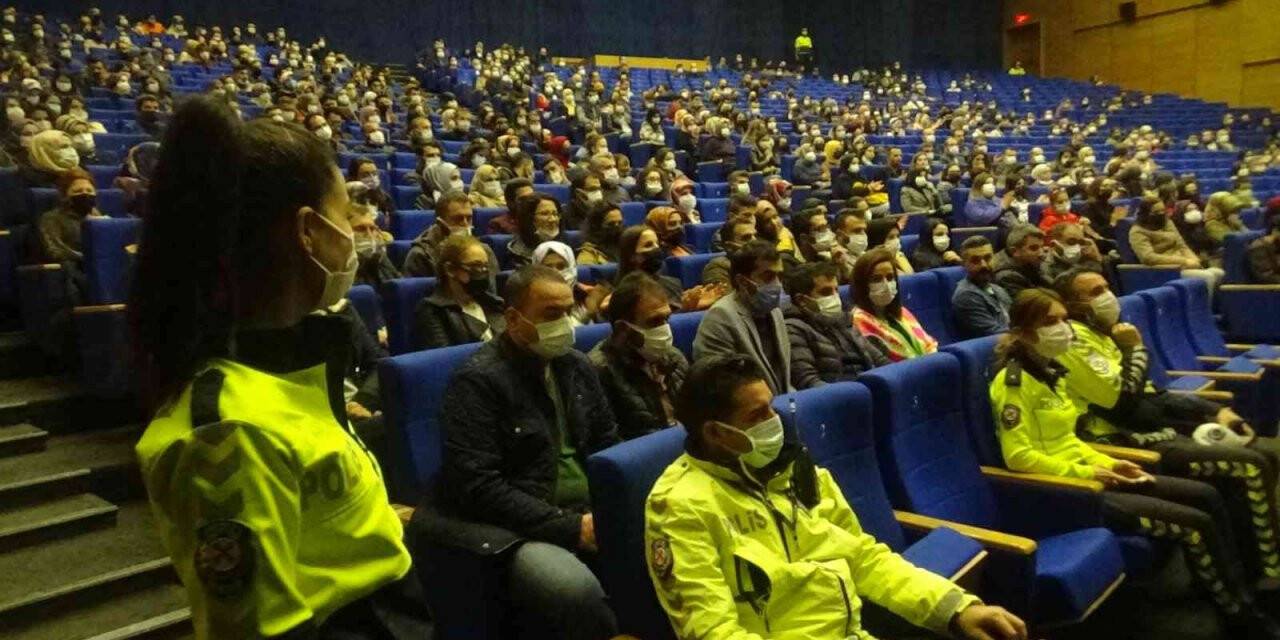 Diyarbakır’da öğretmenlere trafik eğitim semineri verildi