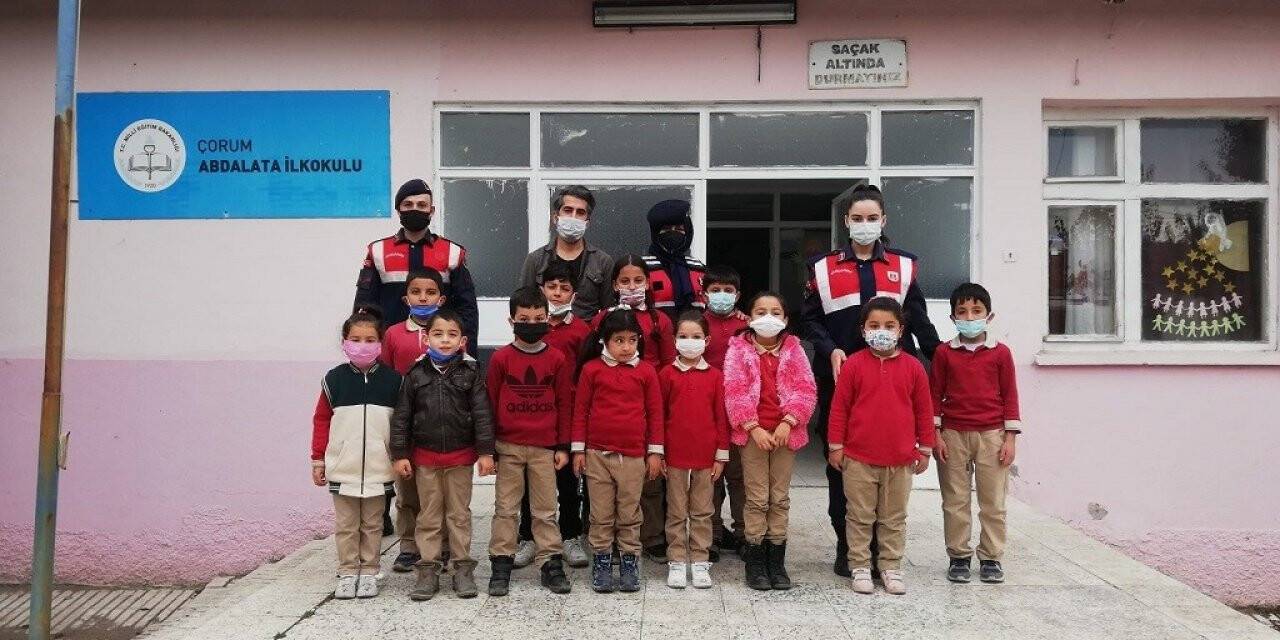 Jandarma’dan çocuklara ’güvenli internet kullanım’ eğitimi