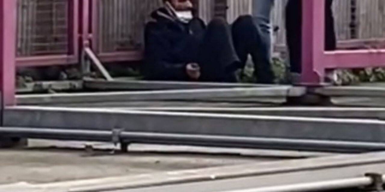 Kadıköy’de lunaparkta eğlenmek isterken trenden düşüp yaralandı
