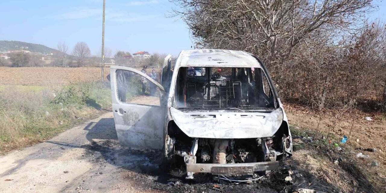 Alkollü sürücünün içindeyken ateşin üzerine park ettiği araç küle döndü