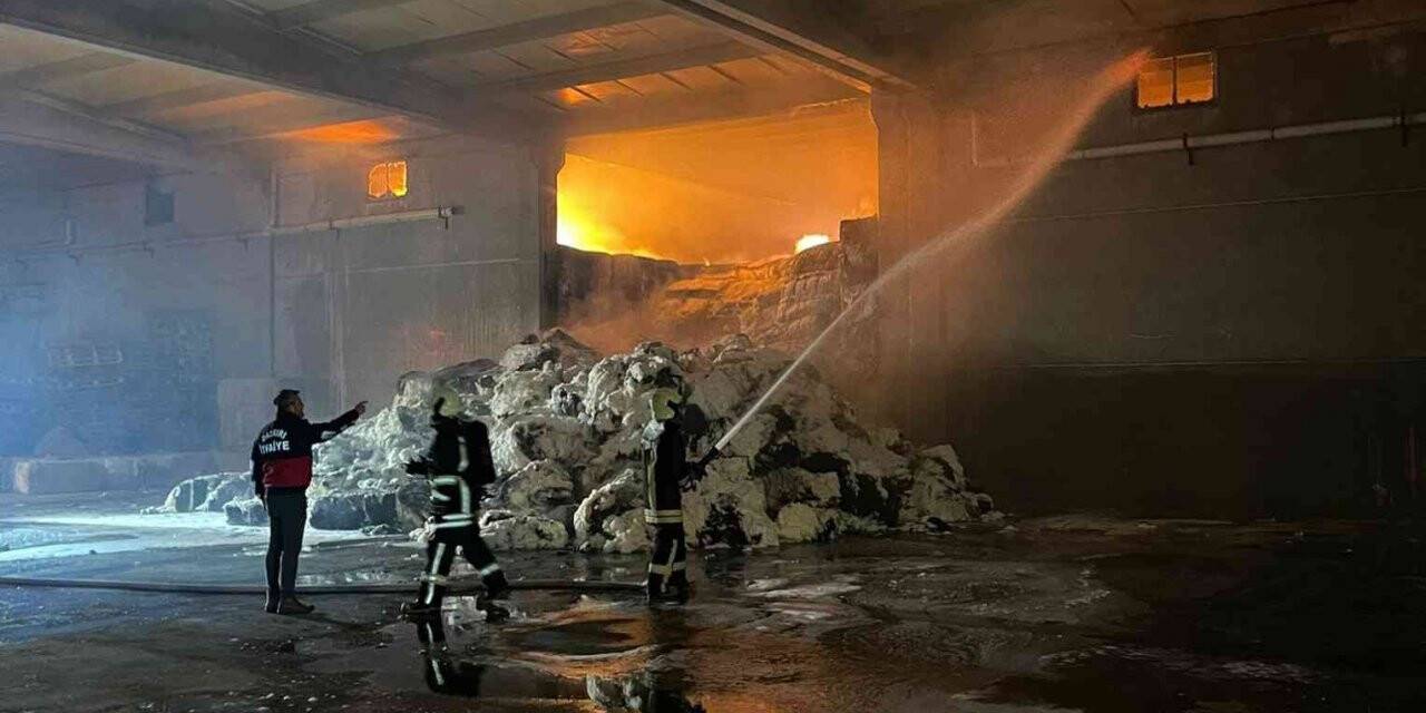 Afyonkarahisar’da iplik fabrikasında yangın