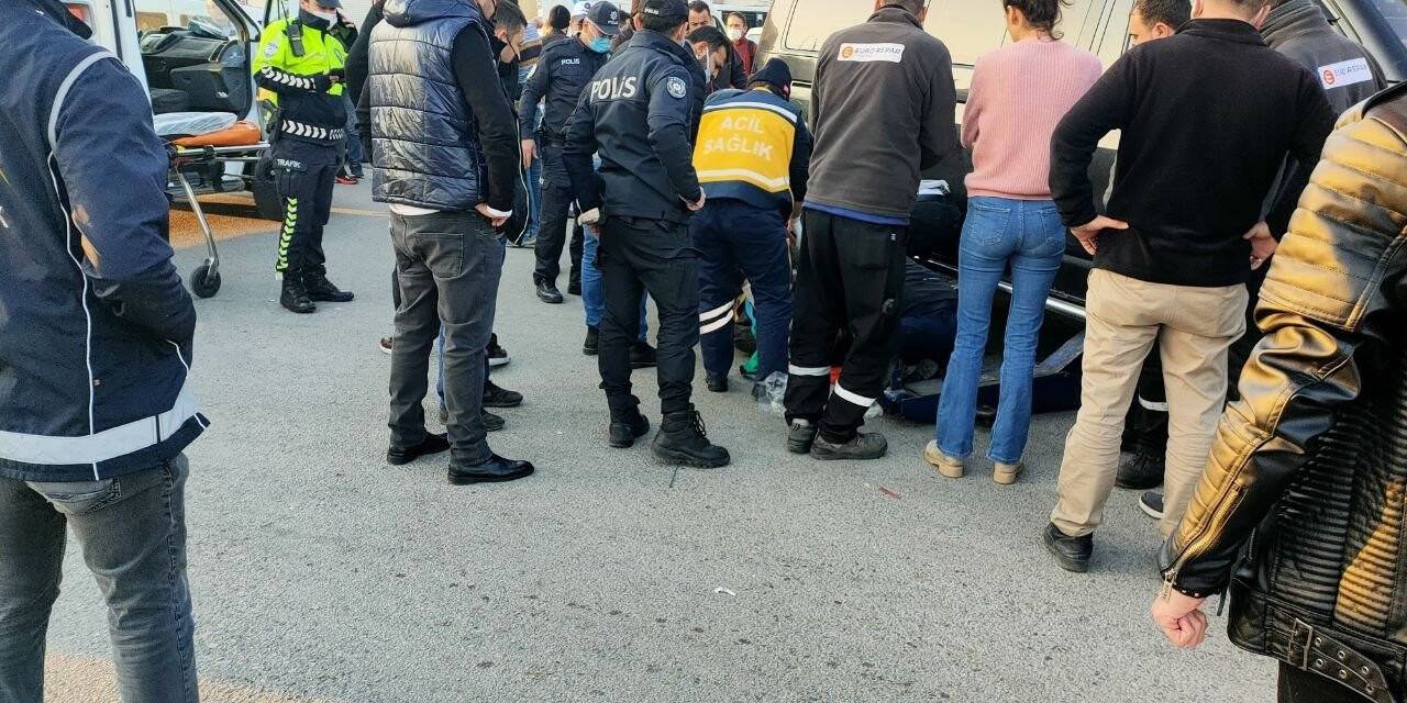 Aracın altında kalan yayayı krikolarla kurtardılar