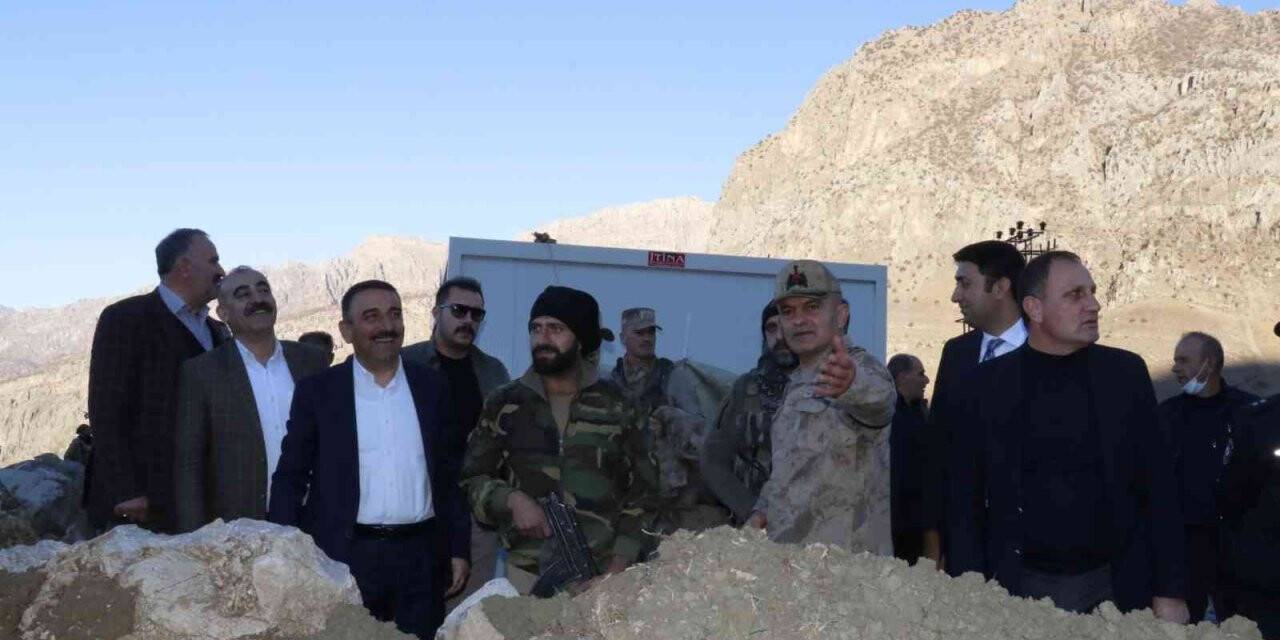 Siirt Valisi Hacıbektaşoğlu köylerde sorun dinledi
