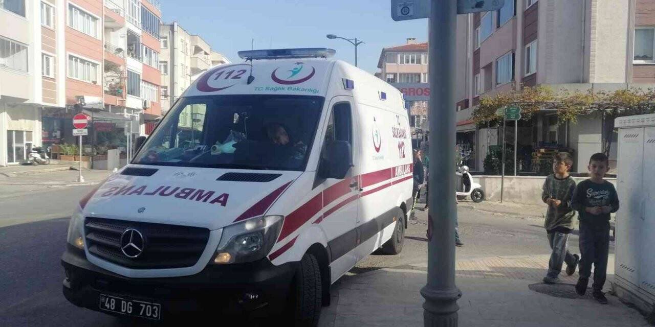 Ayağının üzerinden otomobil geçen çocuk hastaneye kaldırıldı