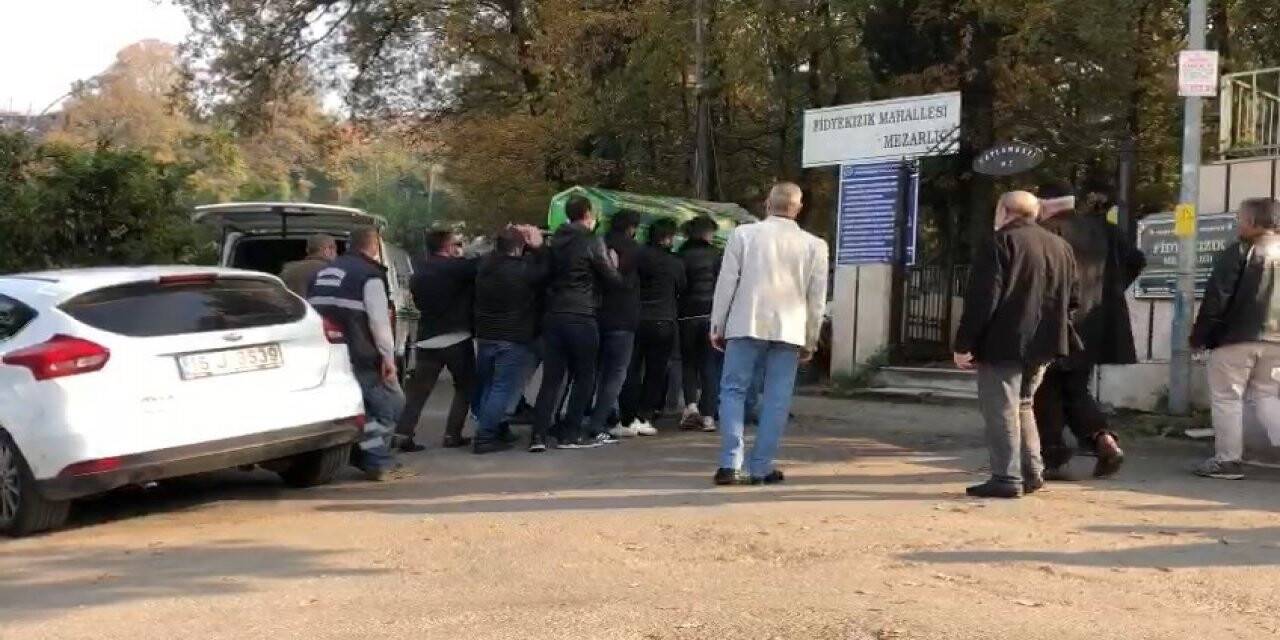 Freni boşalan minibüsün çarptığı kadın son yolculuğuna uğurlandı