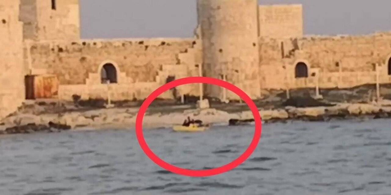 Akıntıya kapılan tatilci deniz bisikleti ile kurtarıldı