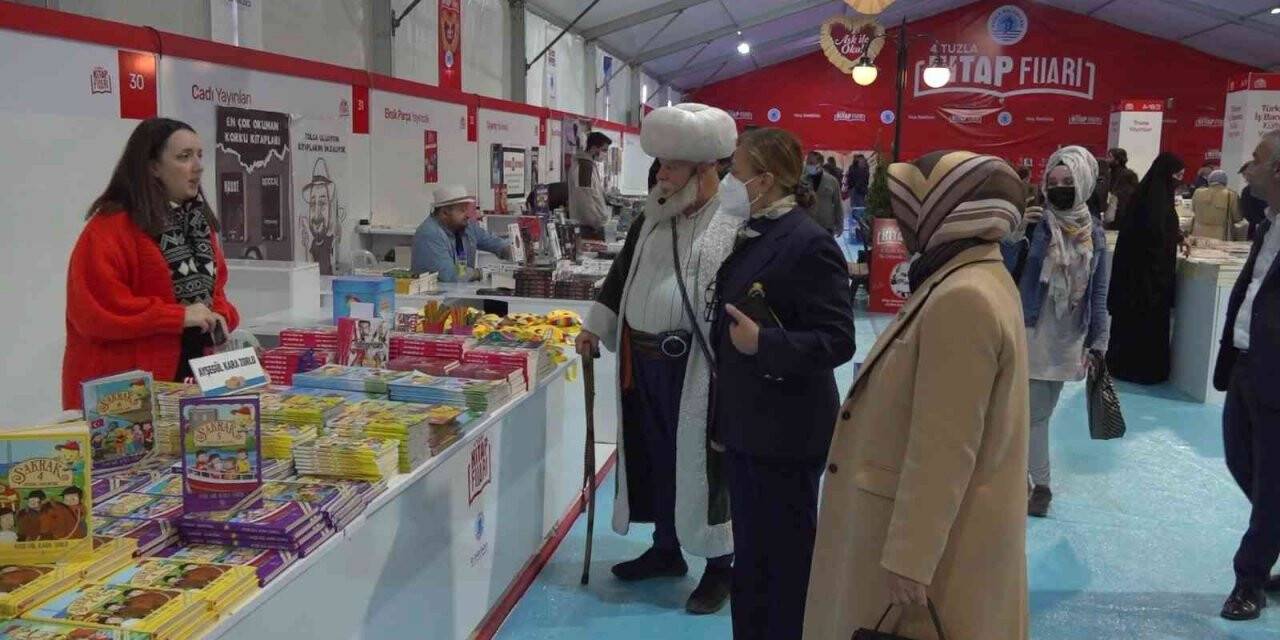 AK Parti Milletvekili Av. Belma Satır: “Sağlık çalışanlarımıza verilen hediye kitap çeki çok anlamlı”