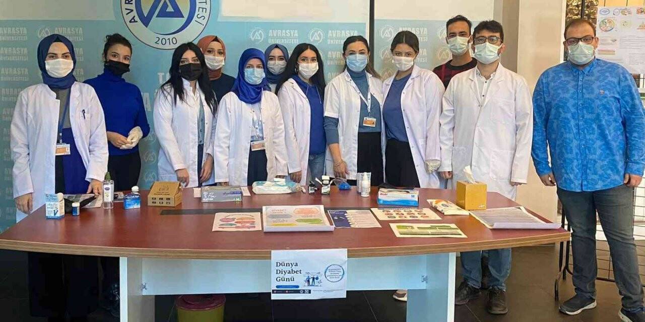 Dünya Diyabet Gününde öğrencilerin kan şekeri ölçümü yapıldı