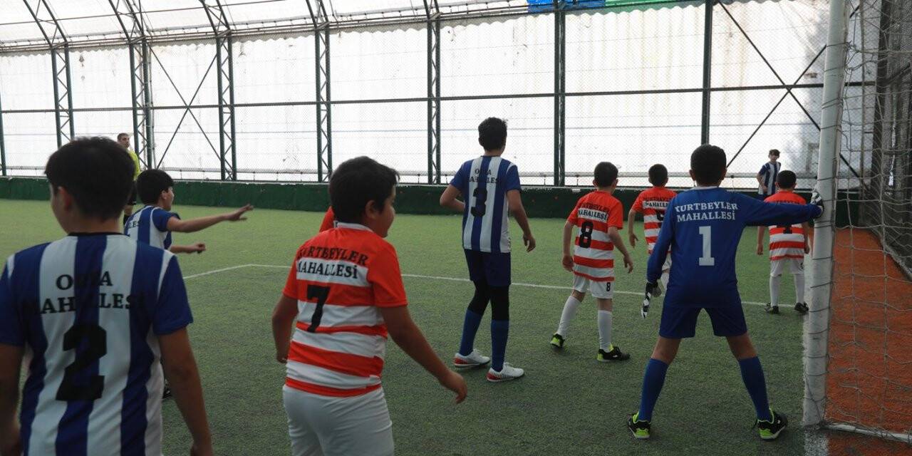 Adapazarı minikler futbol turnuvası başladı