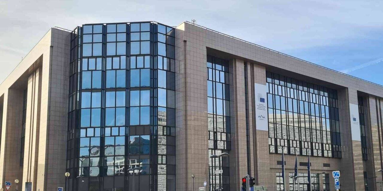 AB, yeni atanan 4 Suriyeli bakanı kara listeye aldı