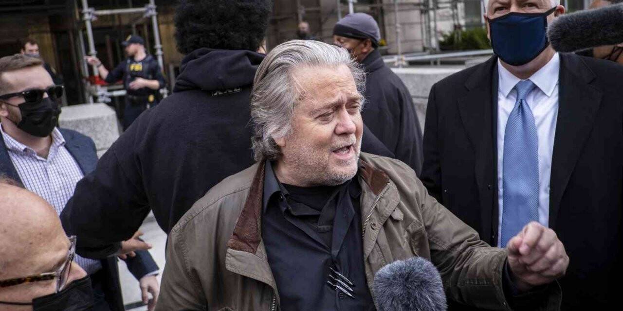 Eski ABD Başkanı Trump’ın danışmanı Bannon, FBI’a teslim oldu