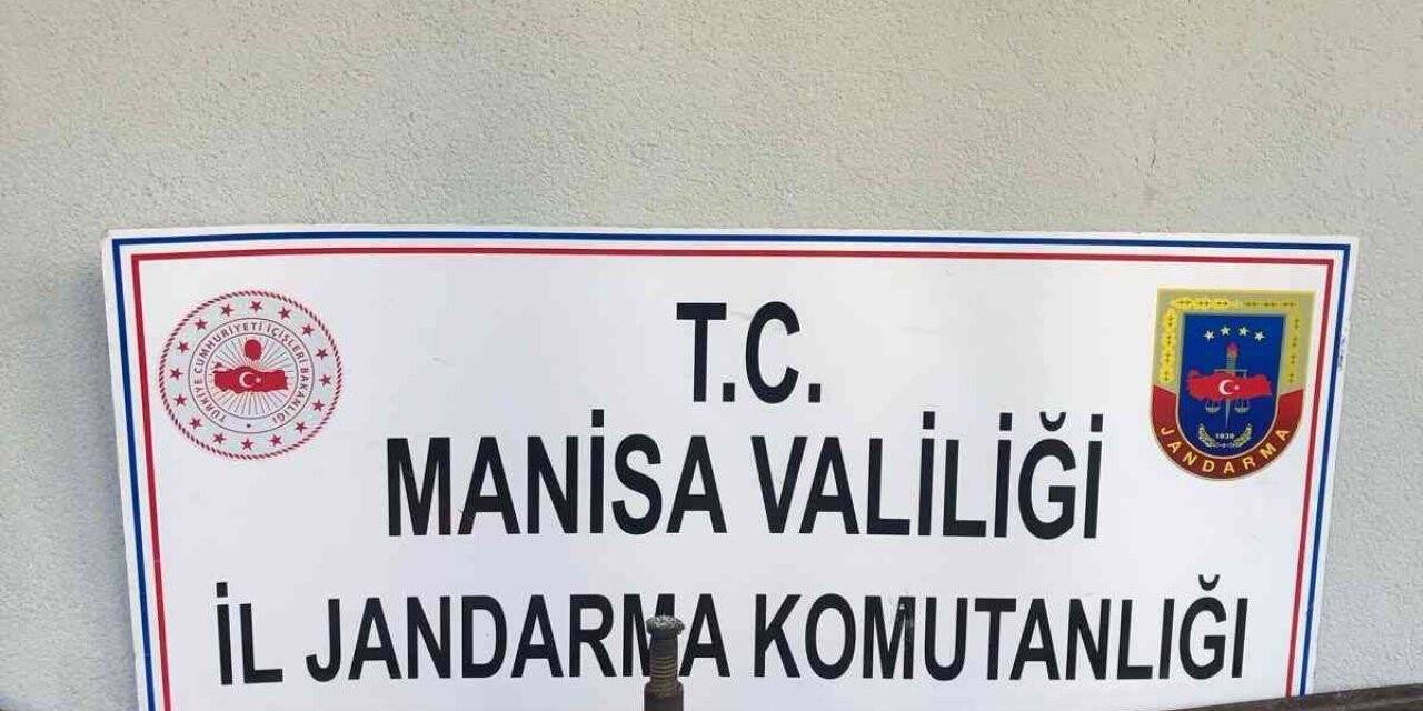 Manisa’da kaçak kazı yapan 2 kişi suçüstü yakalandı