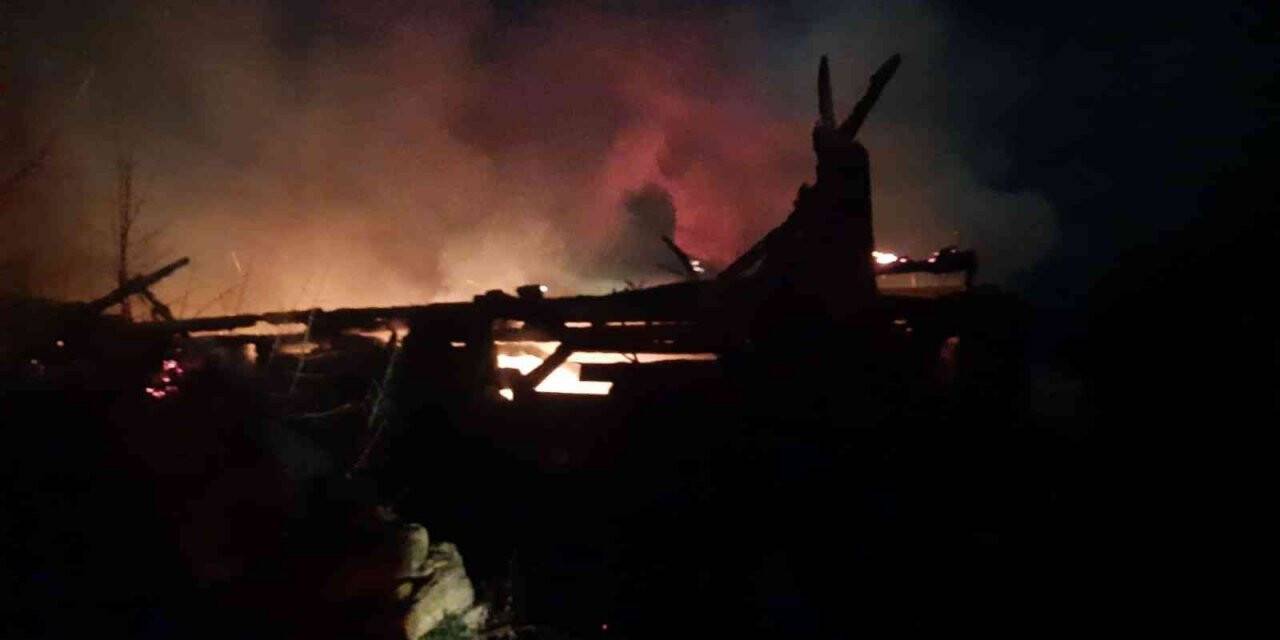 Karabük’te ahşap ev yangında kül oldu