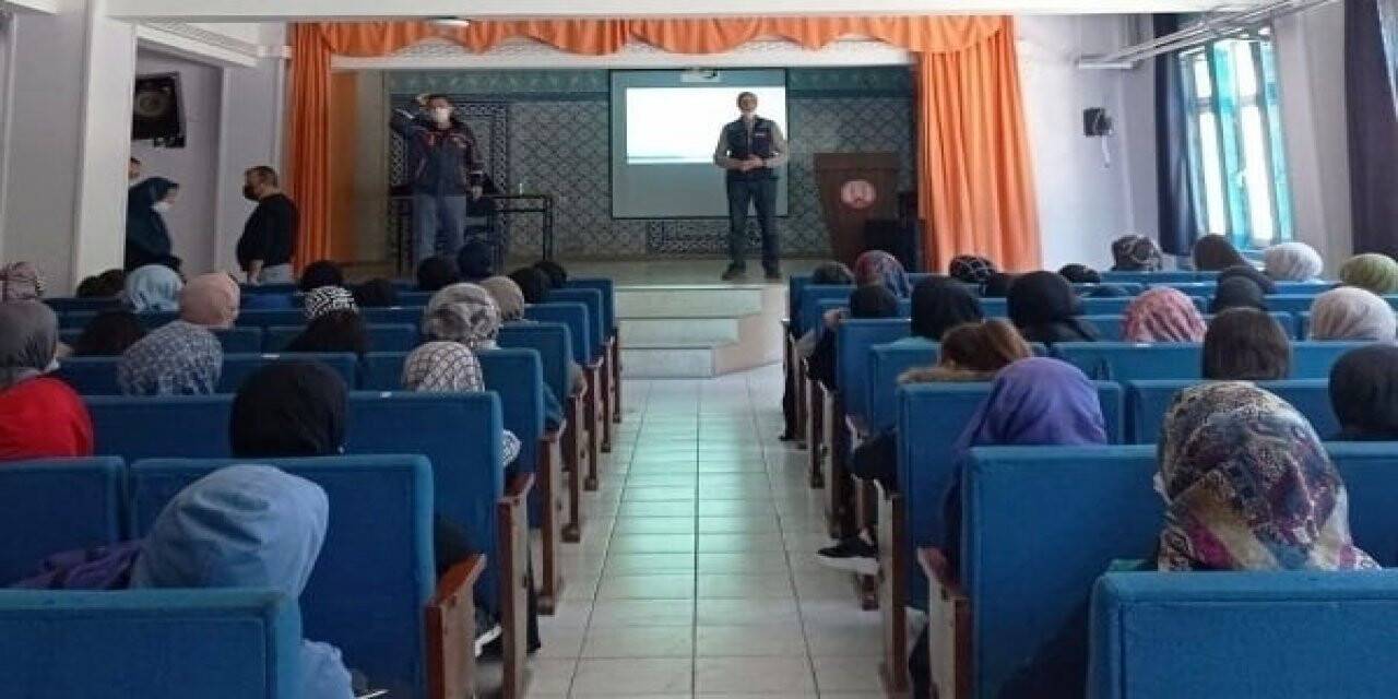 Kütahya AFAD’tan İmam Hatip Lisesi’nde Afet Farkındalık eğitimi