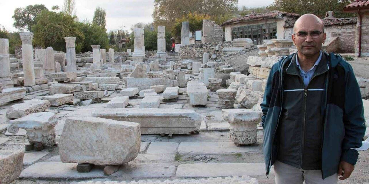 Antik dönemin en geniş caddesi ayağa kaldırılıyor