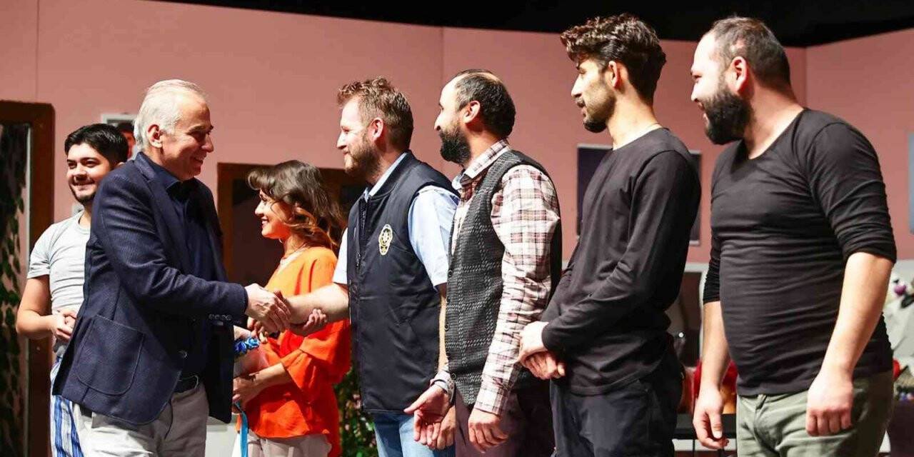 Tiyatro keyfi Büyükşehir Şehir Tiyatrosu ile yaşanıyor