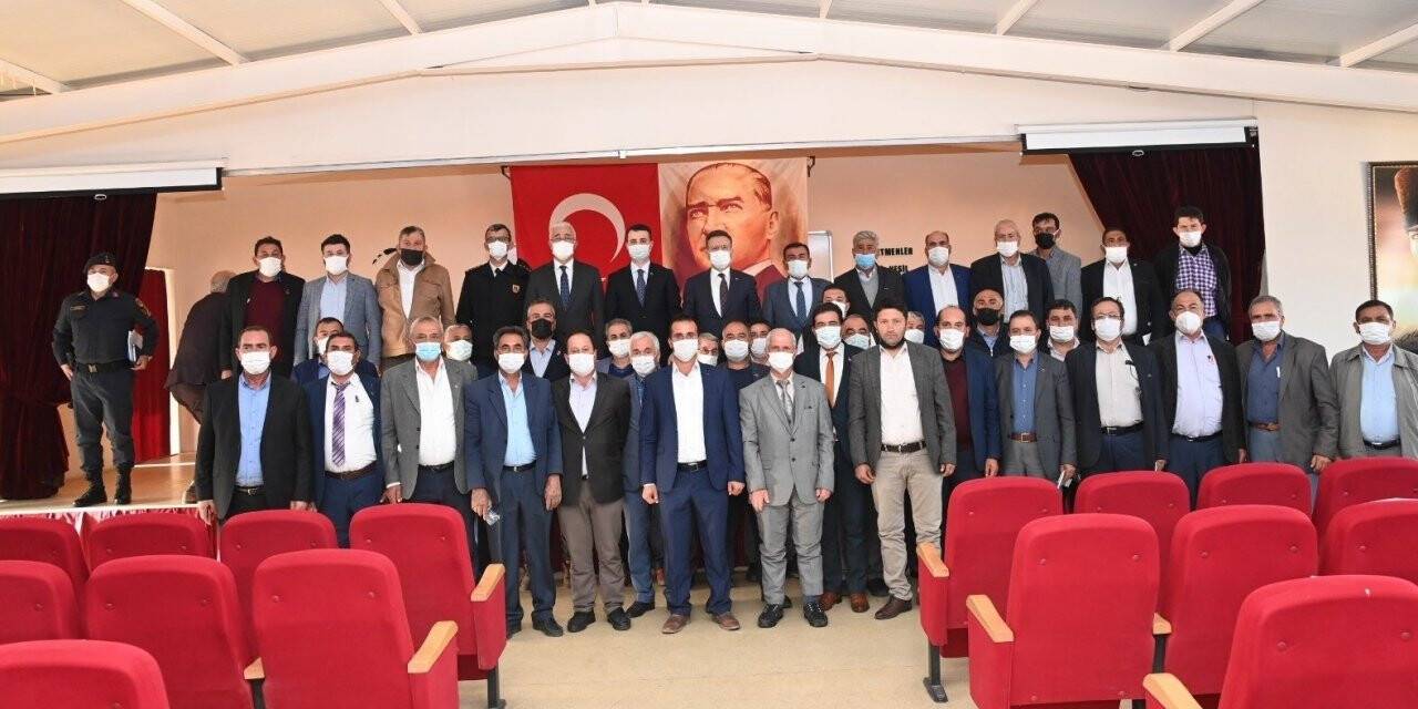 Vali Aksoy, Karacasulu muhtarlar ile görüştü