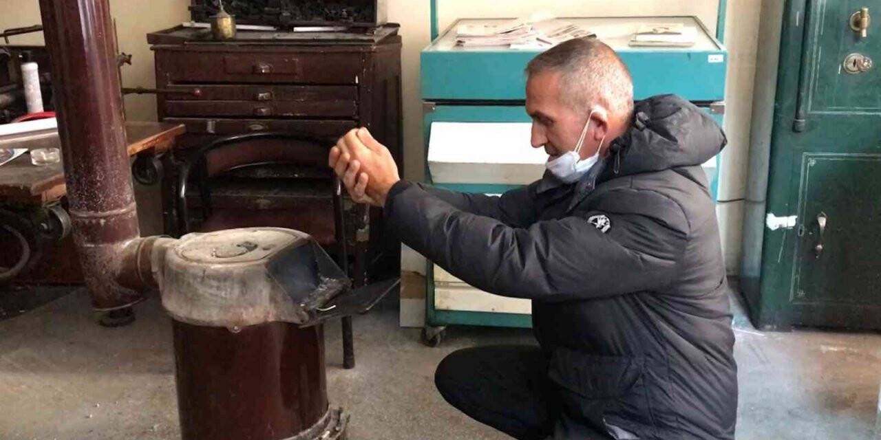 Bayburt’ta soğuklar artınca ev ve işyerlerinde sobalar ateşlendi