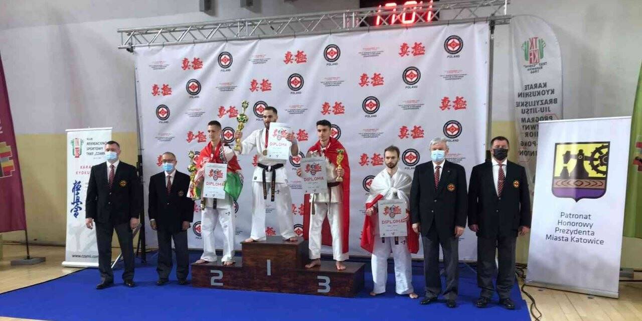 Bilecikli sporcu Polonya’da Türk bayrağını göndere çektirdi