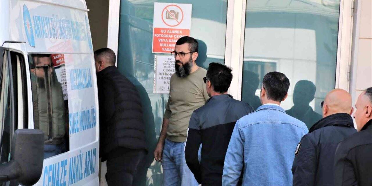 Antalya’da 1.5 yaşındaki çocuk balkondan düşerek hayatı kaybetti