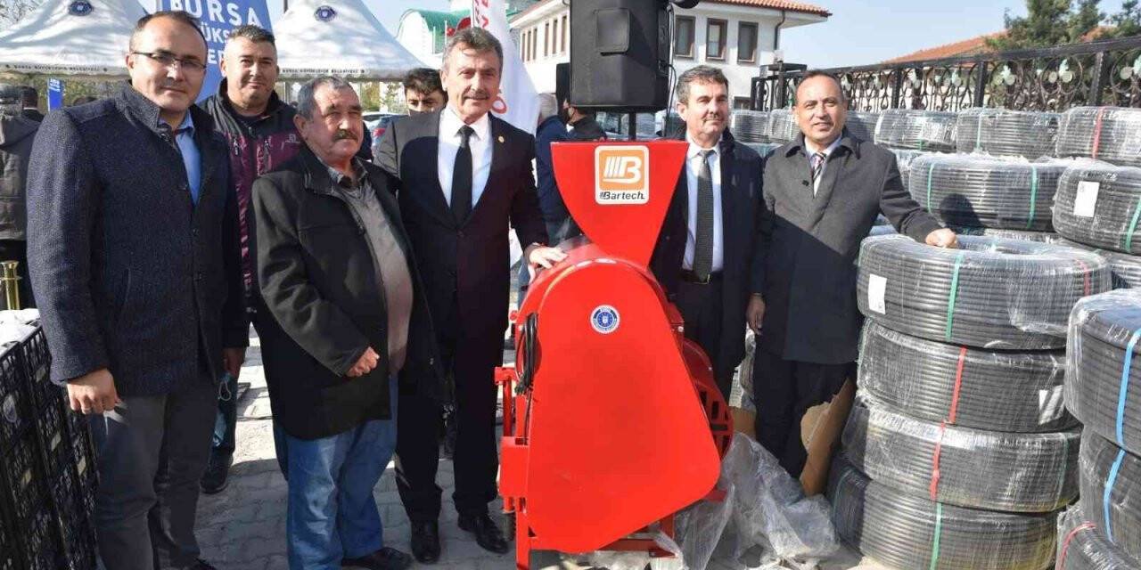 Çiftçiye damlalık sulama sistemi ve çilek fidesi desteği